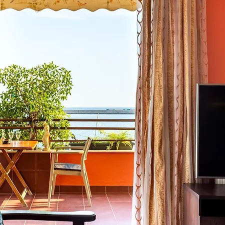 Grand Luxury Seafront Appartement Kalamata