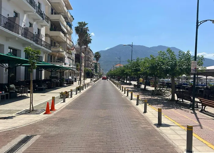 Grand Luxury Seafront Apartment Kalamata