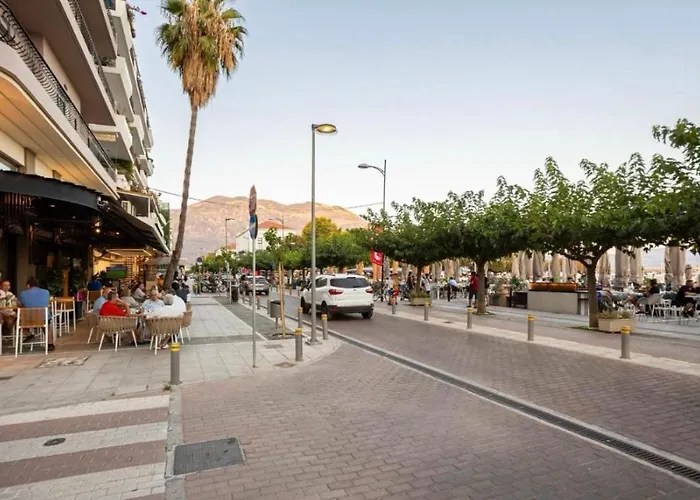 Grand Luxury Seafront Apartment