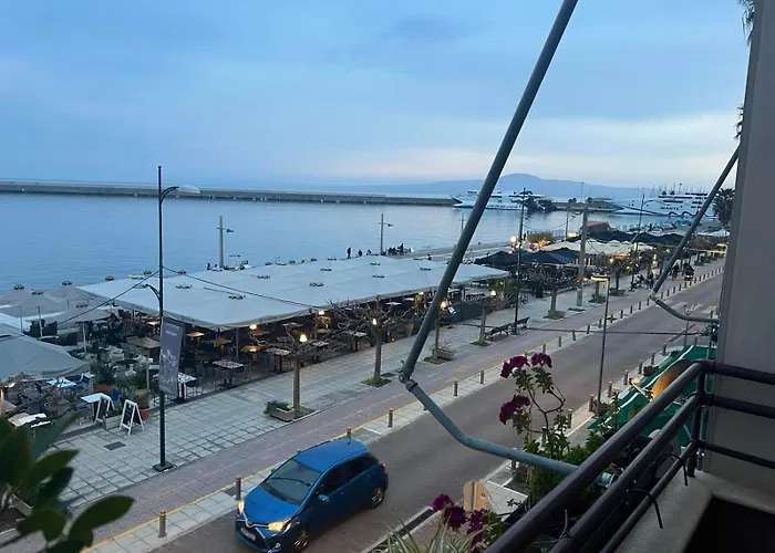 Grand Luxury Seafront *