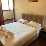 Grand Luxury Seafront شقة كالاماتا