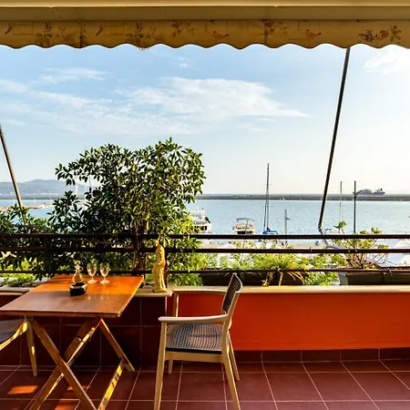 Grand Luxury Seafront Apartment