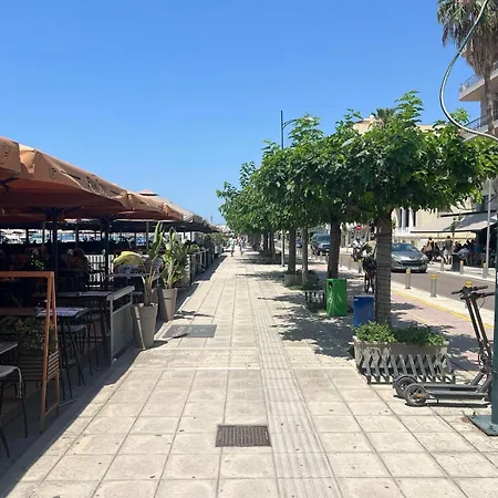 Grand Luxury Seafront Apartment *