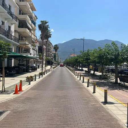 Grand Luxury Seafront Апартаменты Каламата
