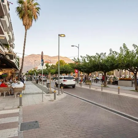 Grand Luxury Seafront Apartment