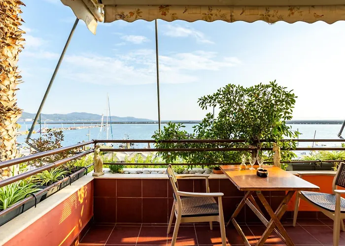 Grand Luxury Seafront Lejlighed Kalamata